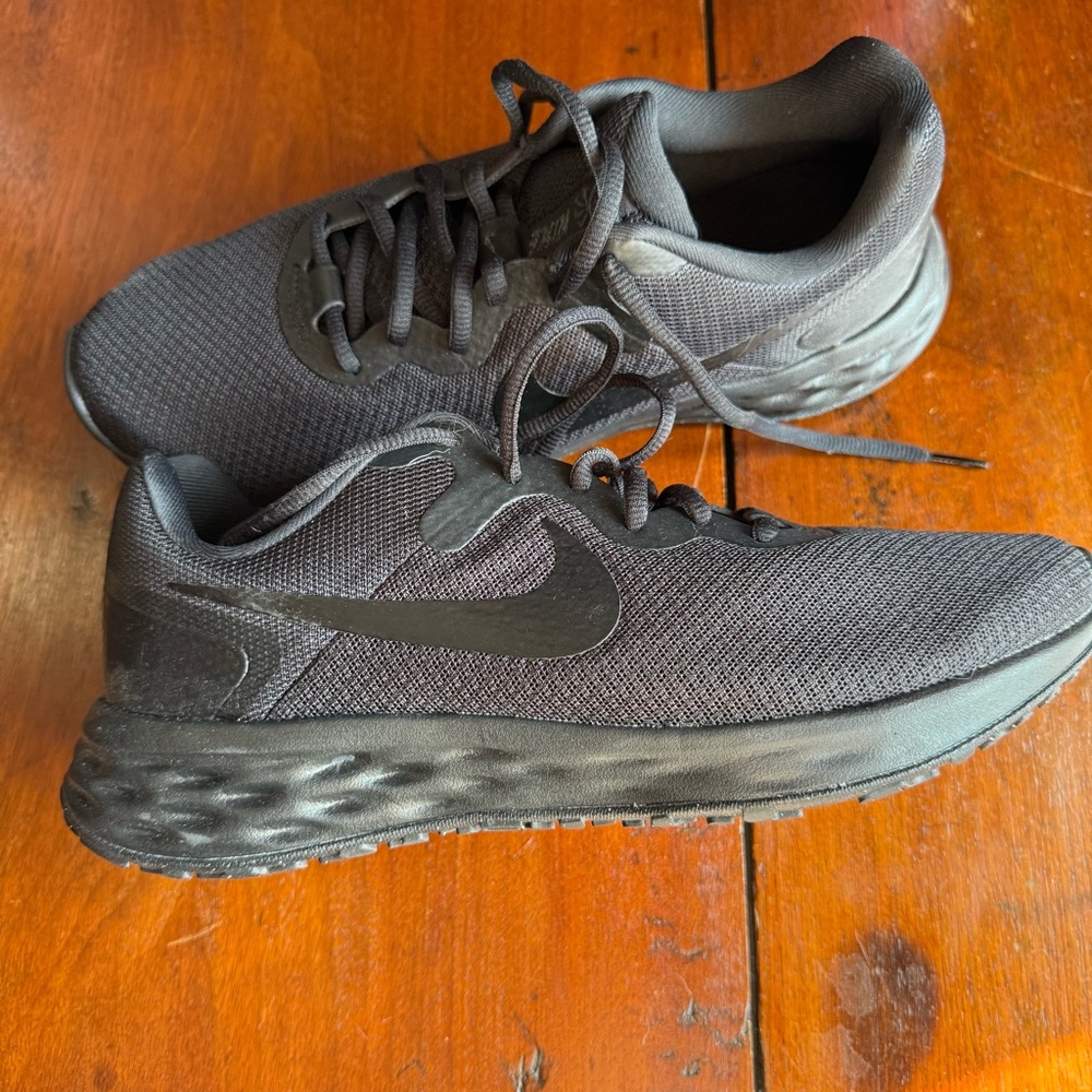NWOT Men’s Nike Revolution 6 Running Shoes